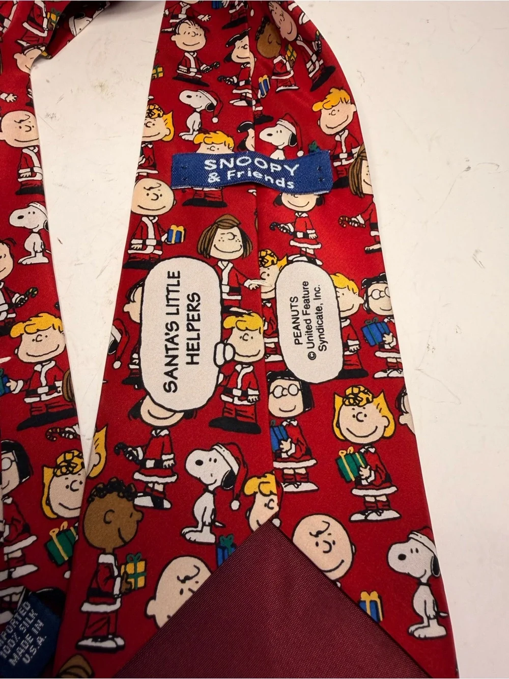 Peanuts fun red